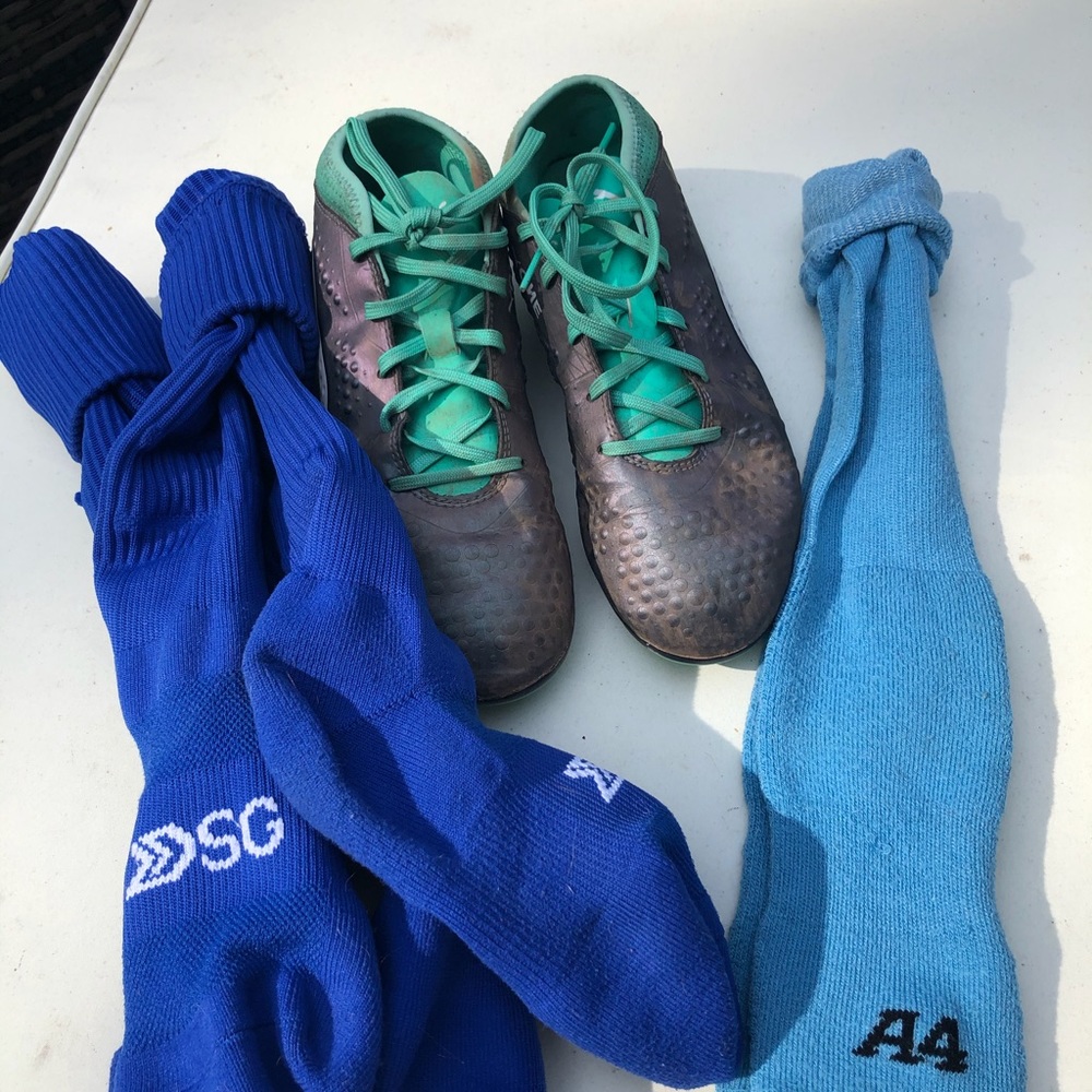 Girls Puma soccer cleats/socks
